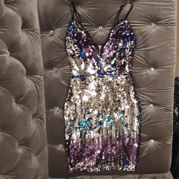 Dress - Picture 3 of 3